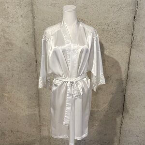 Vintage White Satin Lace Robe | Made in USA | 80s Bridal Glam | Size Large